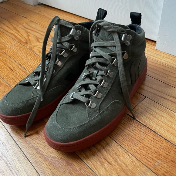 Veja Roraima Sneaker - WORN ONCE - Picture 4 of 4